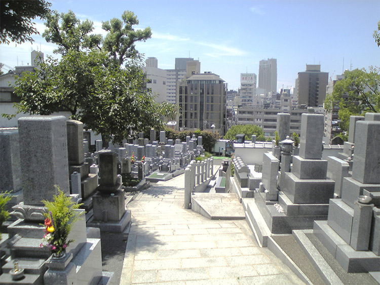 齢延寺墓地