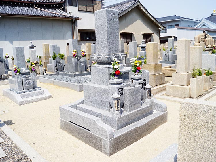 興徳寺墓地